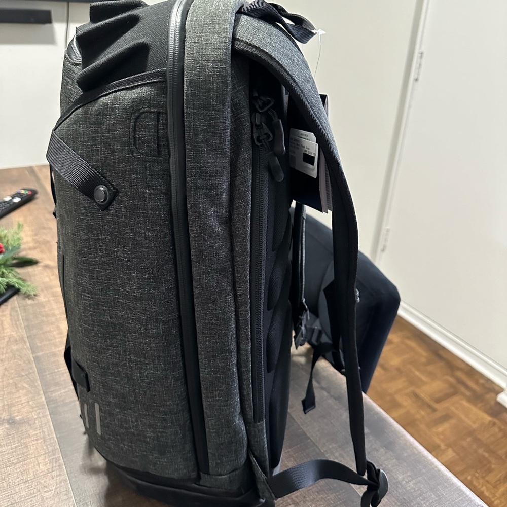 Oakley backpack - Picture 4 of 8